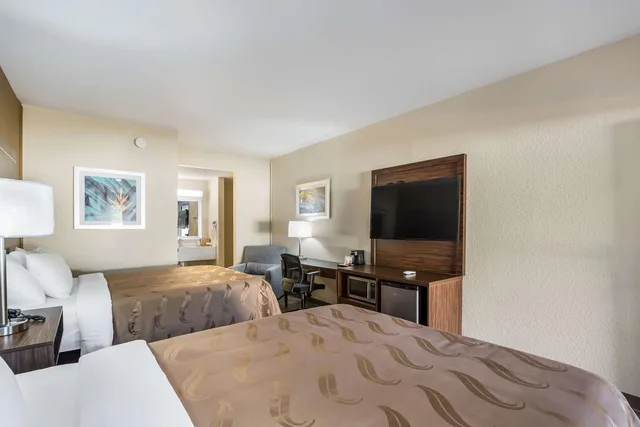 غرفة بسريرين كوين للمدخنين لذوي الإعاقة، Quality Inn and Suites Suffolk 2/3