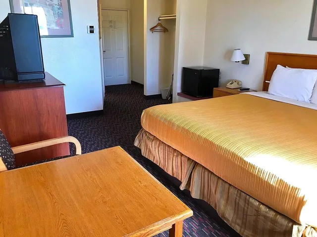 غرفة بسرير كينج، Americas Best Value Inn Dunnigan 2/3