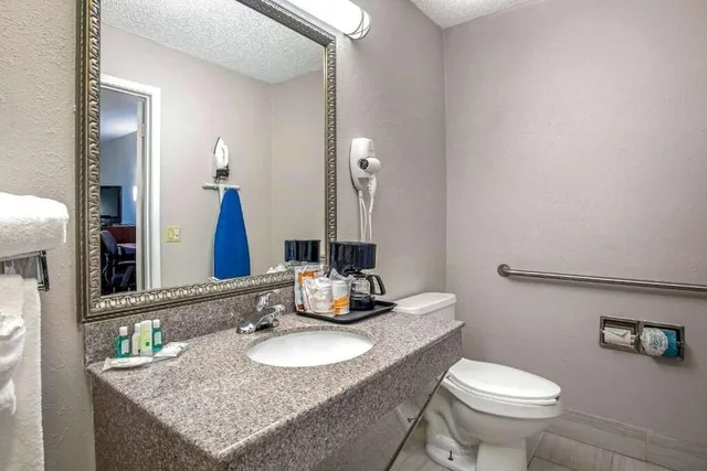 غرفة قياسية بسريرين كوين، Quality Inn & Suites Weatherford, TX 4/4