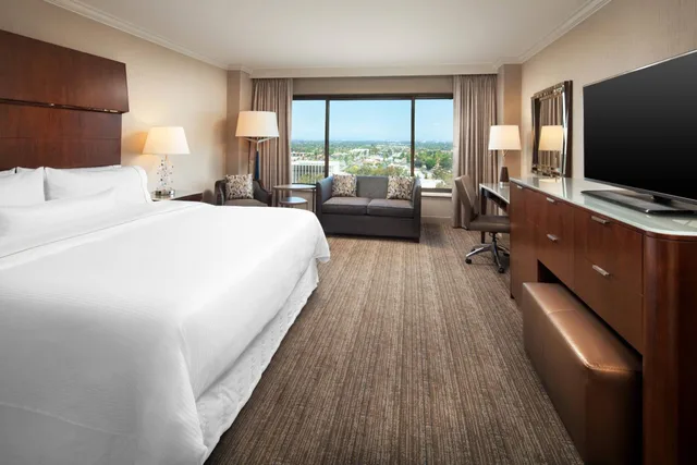 Guest Room, King Bed, Park View, The Westin South Coast Plaza 2/13