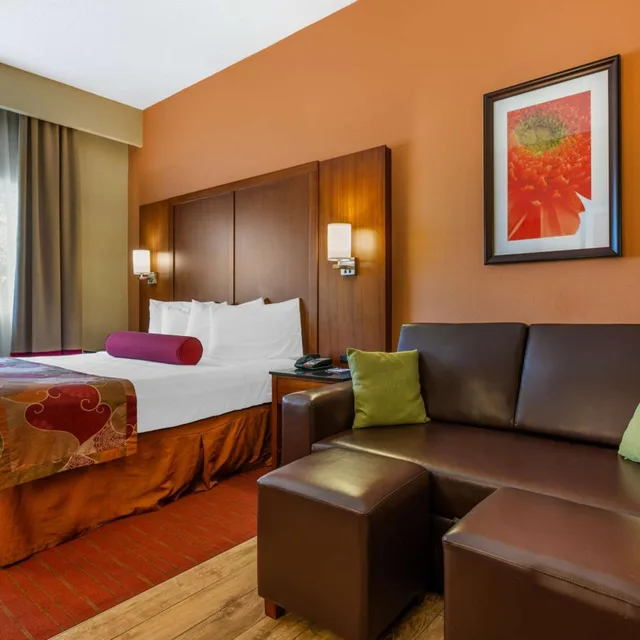 غرفة بسرير كينج بحوض استحمام لذوي الإعاقة، Best Western Plus Georgetown Corporate Center Hotel 3/6