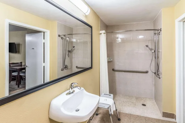 غرفة بسريرين مزدوجين لذوي الإعاقة، Quality Inn Corsicana, TX 3/3