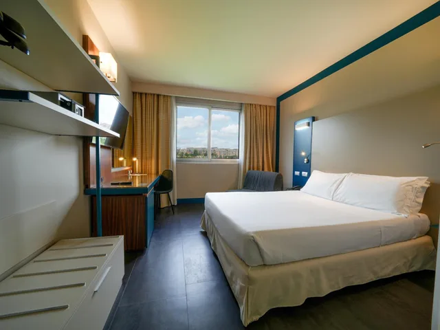 غرفة سوبيريور ثلاثية مع أريكة، La Meridiana Bleisure Hotel 3/10