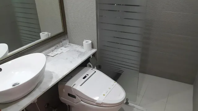 Deluxe, Twin Beds, Black Sands Hotel 4/4