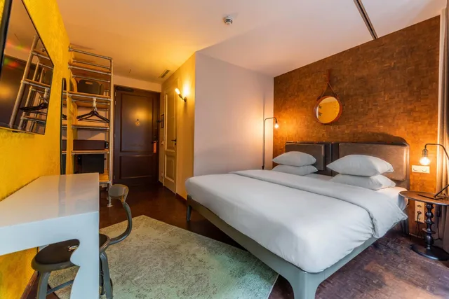 غرفة كومفورت بسرير كوين، Hotel V Nesplein 2/5