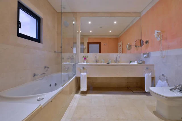 Garden, Classic, King Bed، Pestana Vila Sol Golf - Vilamoura 6/8
