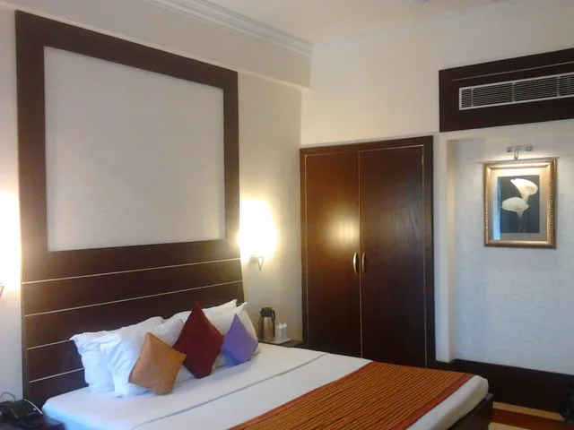 غرفة قياسية بسرير مزدوج، HOTEL SATYA ASHOKA 2/3