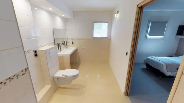غرفة ثلاثية بسرير كوين وسرير فردي، La Villa Martégale 8/10