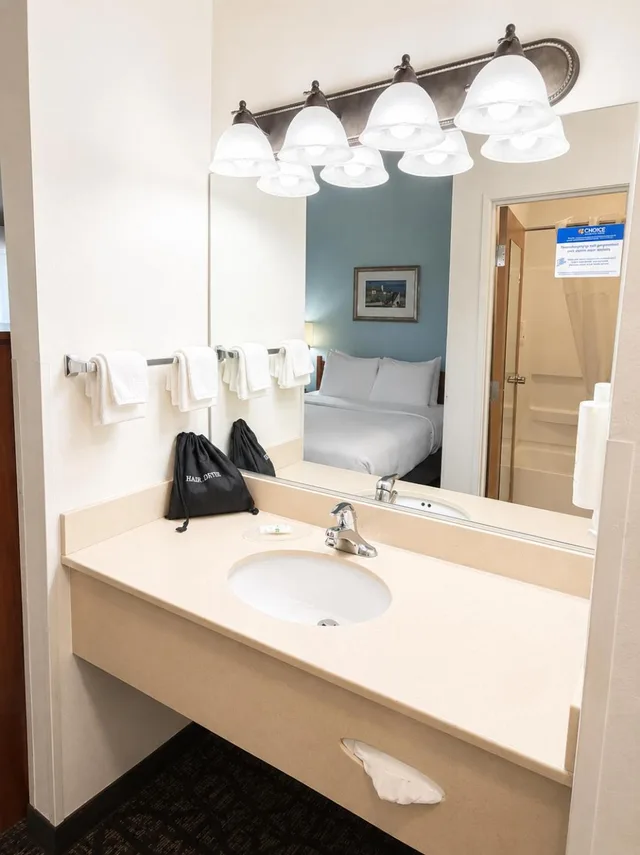 غرفة بسريرين كوين يُسمح فيها بالحيوانات الأليفة، Quality Inn & Suites Sequim at Olympic National Park 5/7