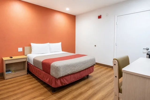 غرفة قياسية بسرير مزدوج لذوي الإعاقة، Motel6 Bakersfield, CA - Airport 4/7