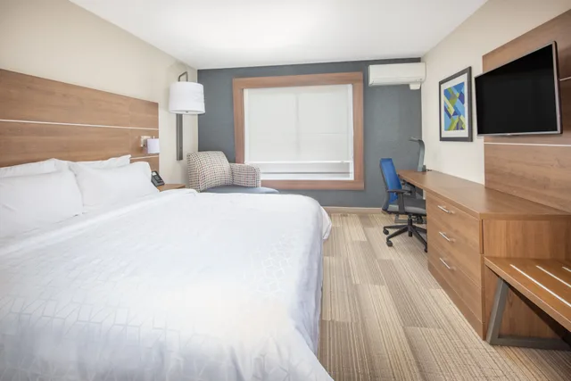 Executive, King Bed, Holiday Inn Express San Diego Airport Old Town 1/3