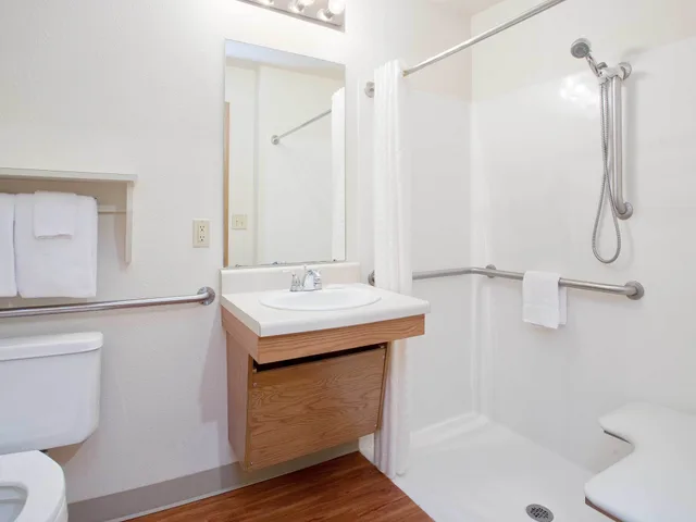 غرفة بسرير كوين لذوي الإعاقة، WoodSpring Suites Midland 3/3