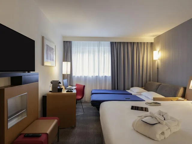 غرفة تنفيذية بسرير مزدوج مع أريكة، Novotel Roissy Saint-Witz 1/7