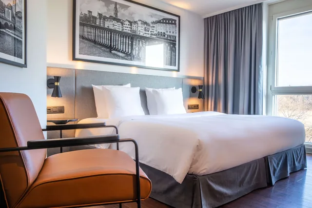 غرفة قياسية بسرير كينج، Radisson Hotel Zurich Airport 2/8