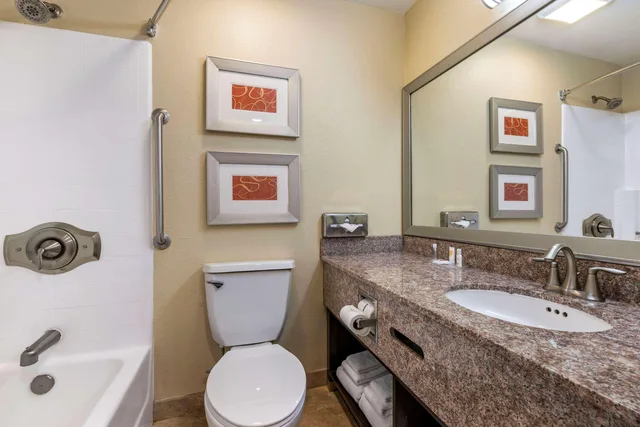 جناح بسريرين كوين، Comfort Inn & Suites Huntington Beach 5/5