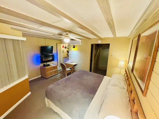 Studio, King Bed, Patio, Kitchenette, A Place In The Sun 4/7