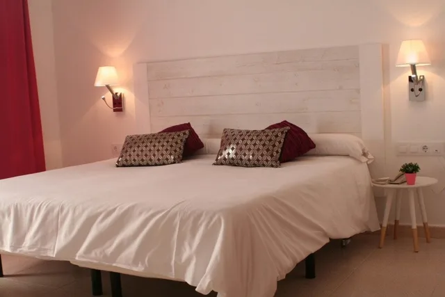 غرفة بإطلالة على البحر بشرفة مفردة بسريرين منفصلين، Hotel Playa Santandria - Adults Only 2/10