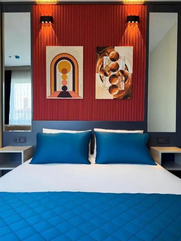 غرفة ديلوكس بسرير مزدوج وسرير فردي، Sky Luxe Hotel Konyaalti 1/3