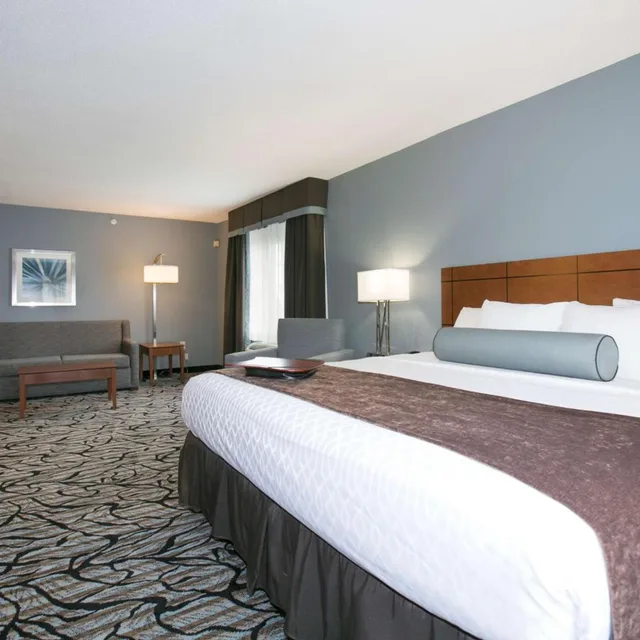 Suite, King Bed, Sofa, Hot Tub, Accessible, Best Western Plus Blaine At The National Sports Center 3/7