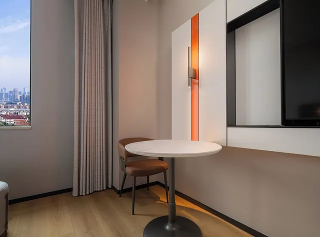 Standard, King Bed, Extra Floor Space، YiWu Zhonglian Kaixin Hotel 5/8