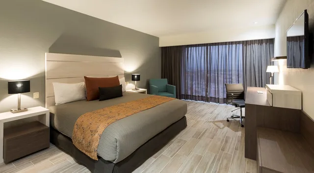 غرفة ديلوكس بسرير كينج، Real Inn San Luis Potosi 2/4
