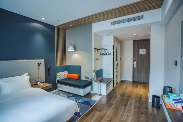 غرفة قياسية بسرير كوين، Holiday Inn Express Shanghai Pudong Chuansha 1/4