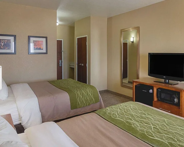 Room, 2 Queen Beds, Comfort Inn Midland South I-20, TX 2/3