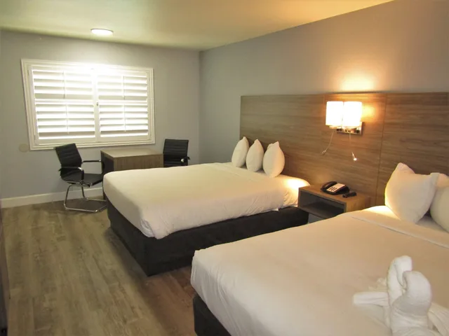 غرفة قياسية بسريرين كوين، Vagabond Inn San Luis Obispo 2/7