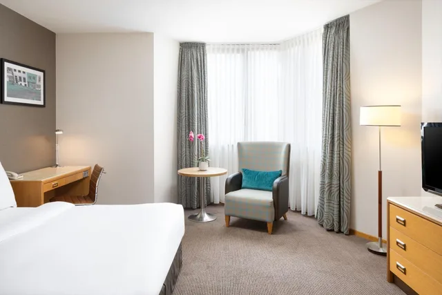 غرفة سوبيريور بسرير كينج وسرير كوين، DoubleTree by Hilton Luxembourg 1/10