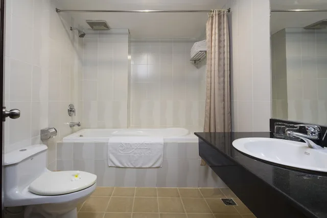 Senior, Twin Beds, City View, Balcony، Starlet Hotel 4/4
