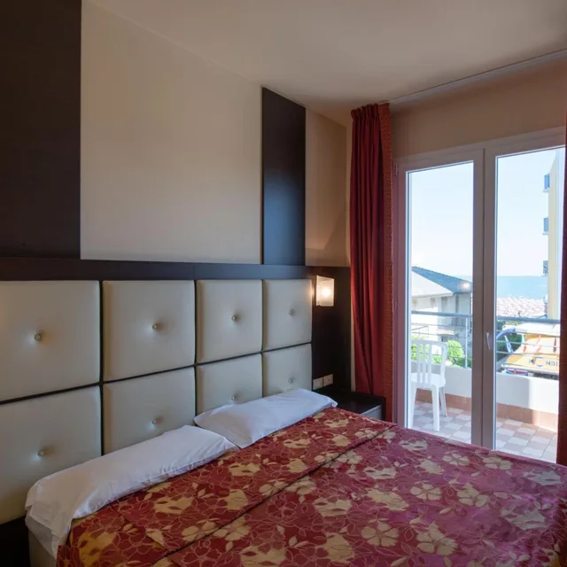 Room, Double or Twin Bed, Partial Sea View, Separate Building، HOTEL MONDIAL 2/9