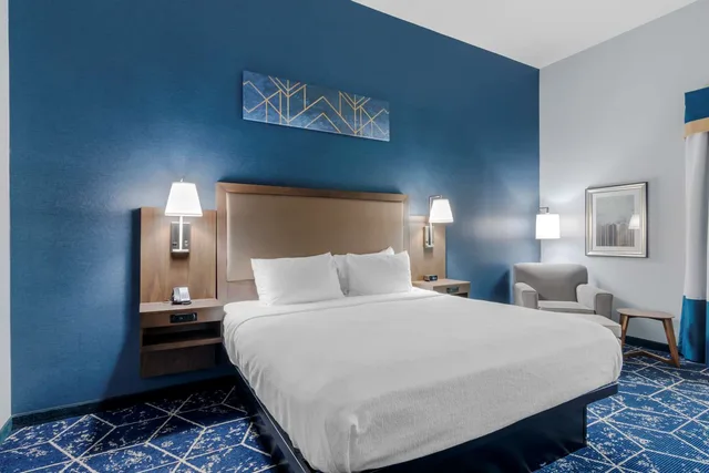 غرفة بسرير كينج، Best Western Plus St Louis Airport Hotelbest Western Plus St Louis Airport Hotel 5/9