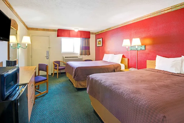 غرفة قياسية بسريرين مزدوجين للمدخنين، Rodeway Inn Albuquerque Downtown on Rt 66 1/3