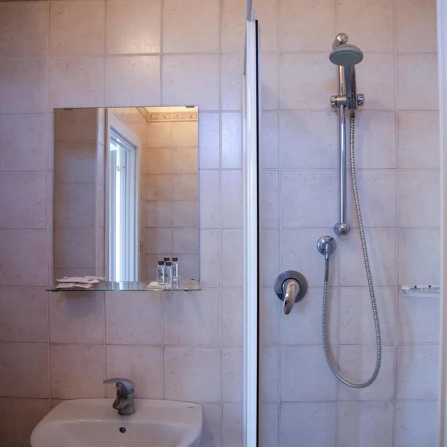 غرفة بسرير مزدوج بإطلالة على البحر، Hotel Beverly 9/9