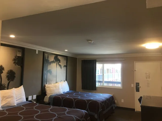 غرفة كومفورت بسريرين كوين للمدخنين، Hotel Seville 2/6