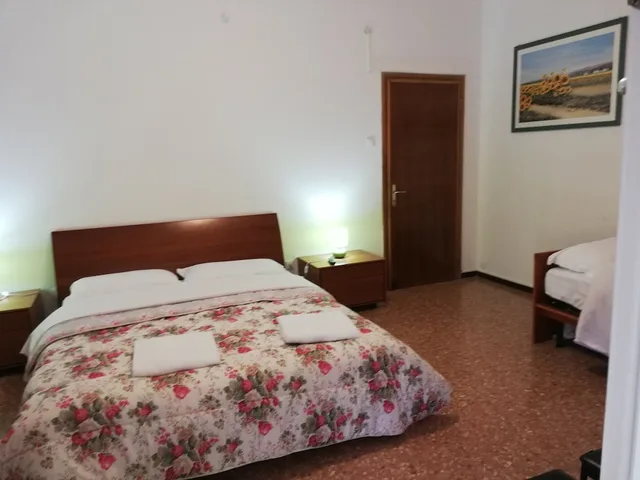 غرفة قياسية ثلاثية بسرير مزدوج وسرير فردي بإطلالة على المتنزه بحمام مشترك، Venice Best Vacation 4/8
