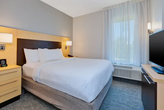 جناح بسرير كوين بغرفتي نوم لذوي الإعاقة، Towneplace Suites Nashville Airport 1/3