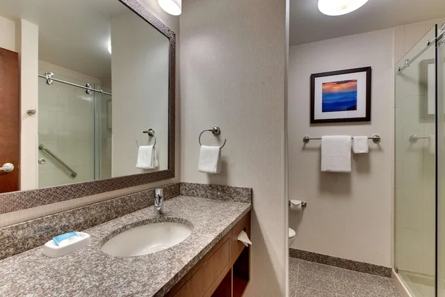 جناح بسريرين كوين بغرفتين مع أريكة، Drury Inn & Suites Knoxville West 5/6