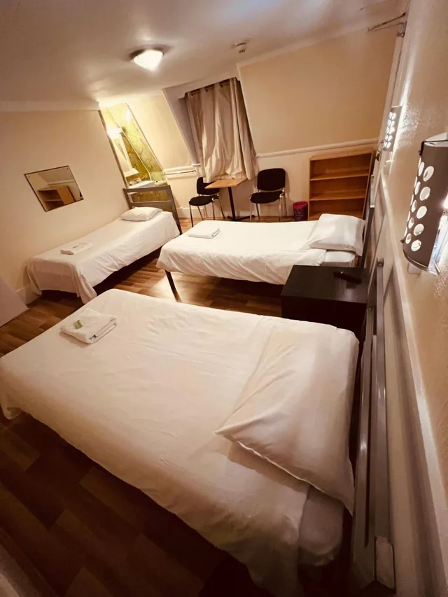 غرفة عائلية بسرير مزدوج وسرير فردي بحمام مشترك، Gresham Hotel 1/1