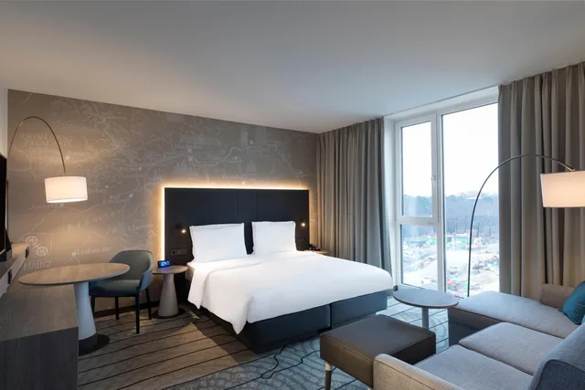 غرفة قياسية بسرير كينج مع أريكة، Hyatt Place Frankfurt Airport 1/6