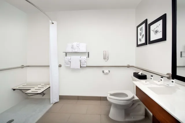 جناح بسريرين كوين بغرفة نوم واحدة لذوي الإعاقة، Country Inn & Suites by Radisson, Humble IAH East 2/2