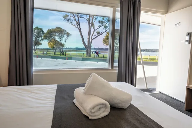 Executive, Queen Bed, Bay View، Bayside Inn 5/10