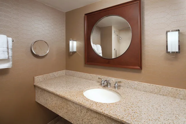 جناح كلوب بسرير كينج، Sheraton Ontario Airport Hotel 10/10