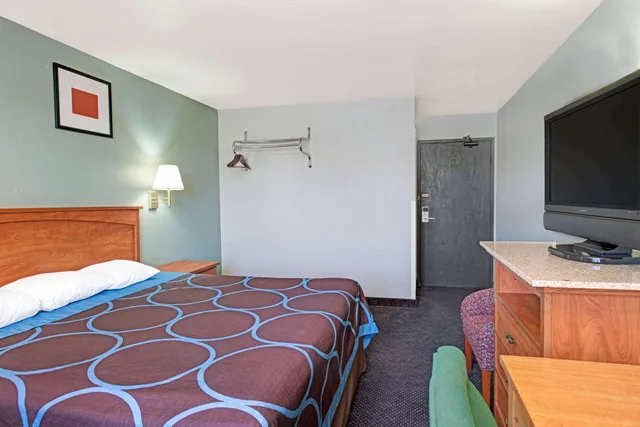 غرفة بسرير كينج للمدخنين، Super 8 By Wyndham Sacramento Florin Rd 1/1