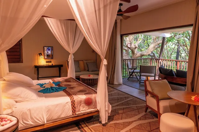 بنغل فاخر بسرير كينج بإطلالة على الحديقة، InterContinental Lifou Wadra Bay Resort by IHG 1/5
