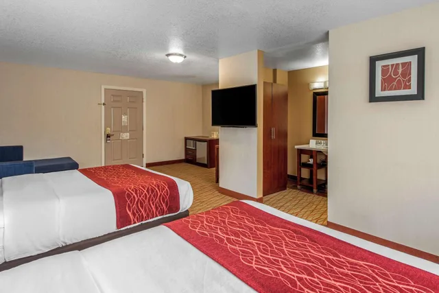 Deluxe, Multiple Beds, Comfort Inn Mount Shasta Area 2/8