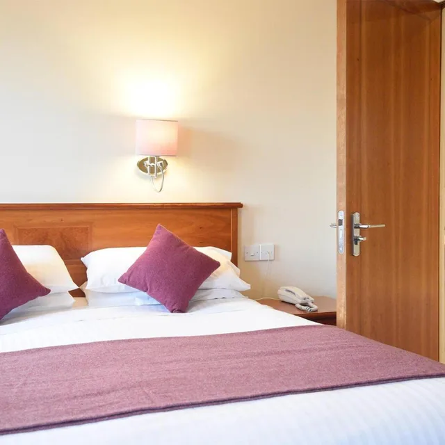 غرفة سوبيريور بسرير مزدوج بإطلالة على البحر، The Royal Hotel, Portree 3/9