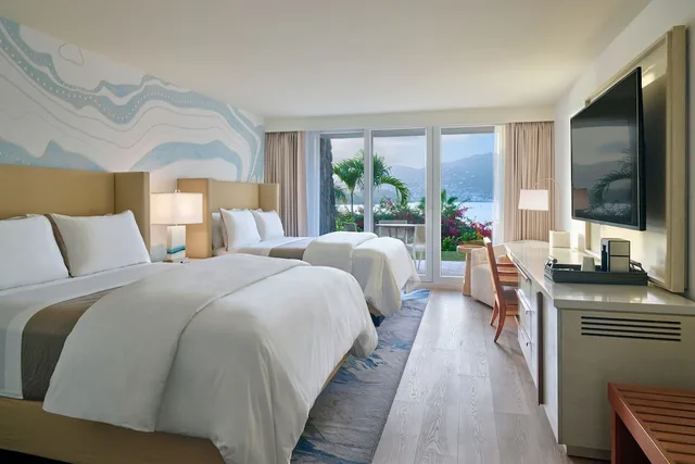 غرفة ديلوكس بسريرين كوين بإطلالة على البحر بشرفة، The Westin Beach Resort & Spa, at Frenchman's Reef 1/2