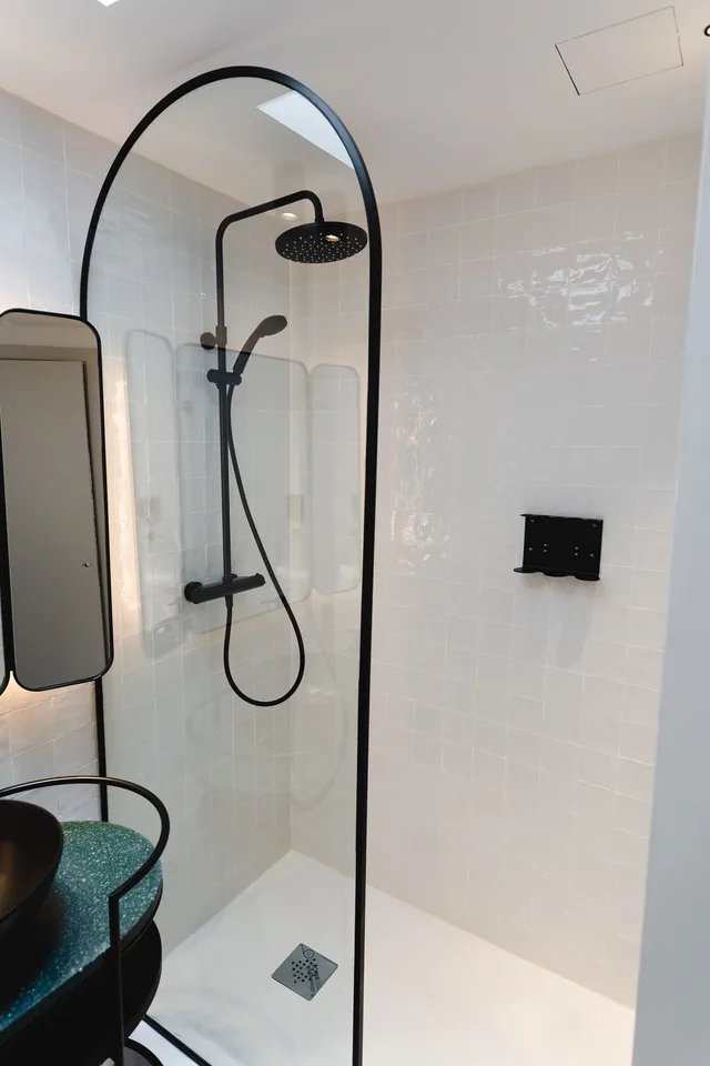 غرفة قياسية بسرير كينج، ORA Hotel Priorat, a Member of Design Hotels 3/3