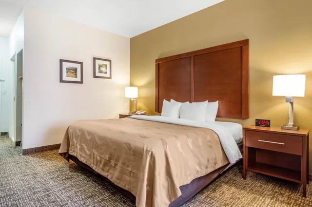 Suite, King Bed, Accessible, Quality Suites Corbin North 3/4